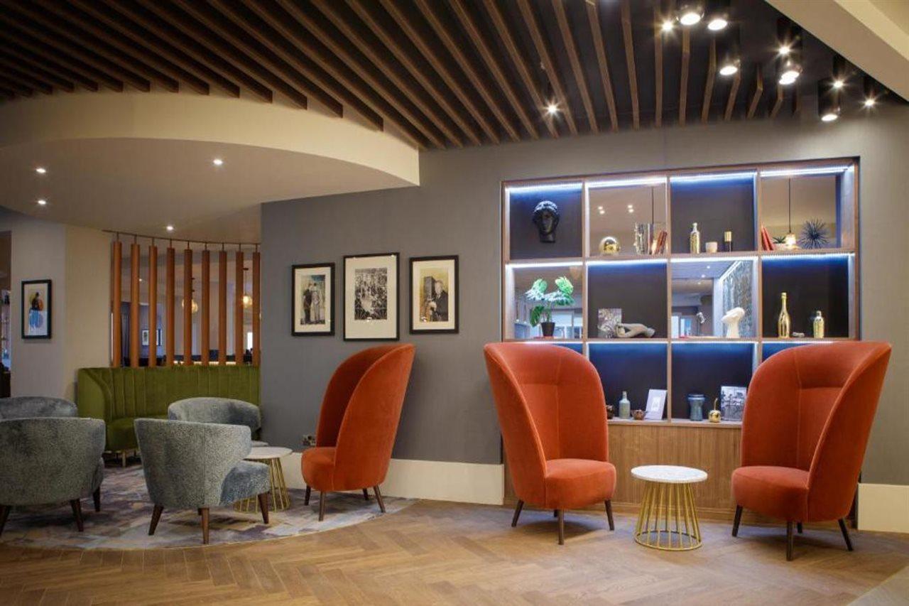 Hotel Doubletree By Hilton London Elstree à Borehamwood Extérieur photo