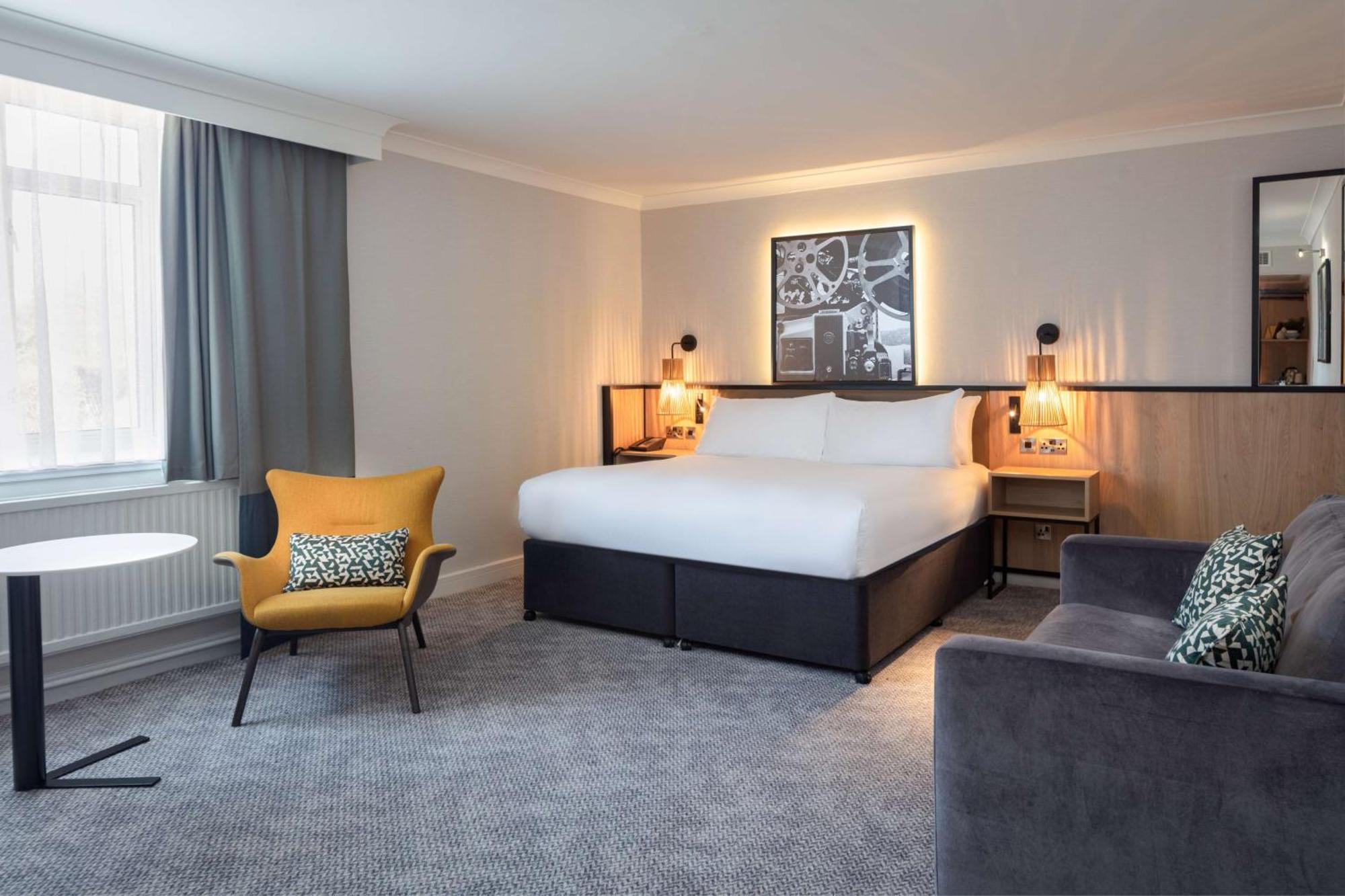 Hotel Doubletree By Hilton London Elstree à Borehamwood Extérieur photo