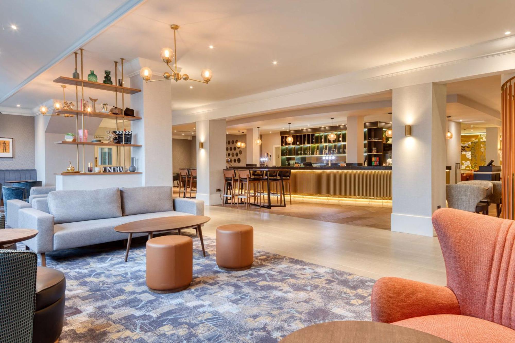Hotel Doubletree By Hilton London Elstree à Borehamwood Extérieur photo
