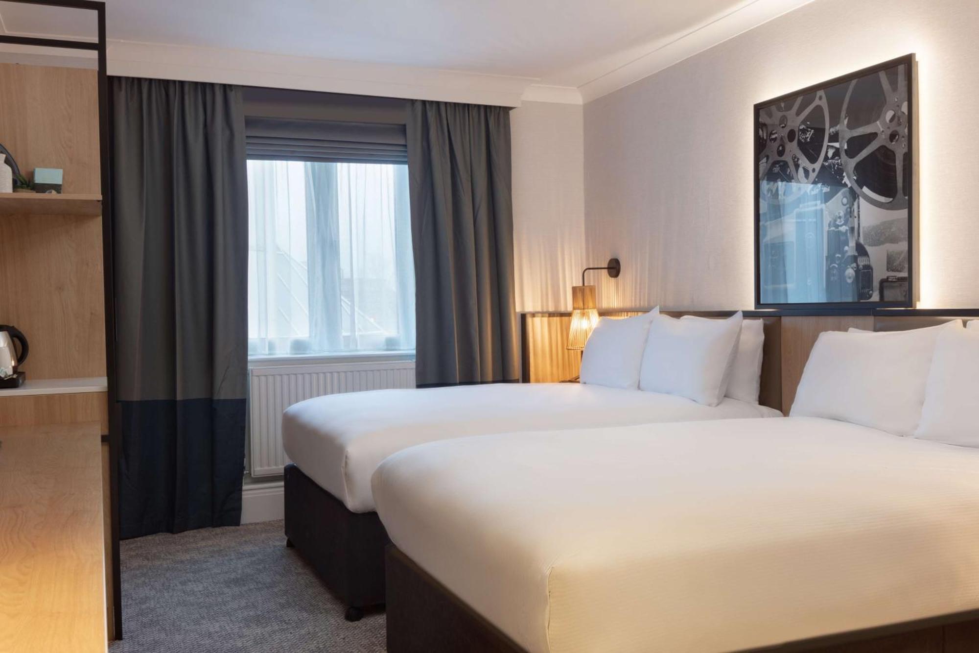 Hotel Doubletree By Hilton London Elstree à Borehamwood Extérieur photo