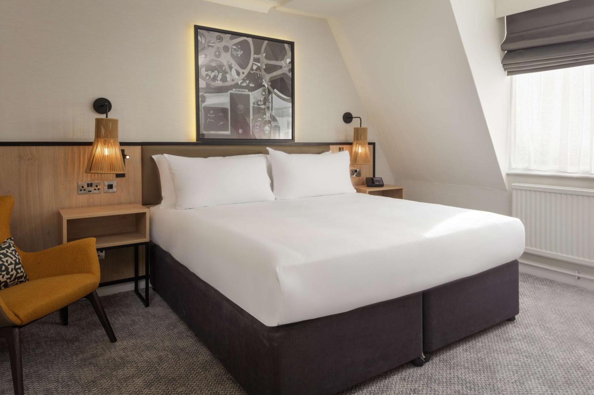 Hotel Doubletree By Hilton London Elstree à Borehamwood Extérieur photo