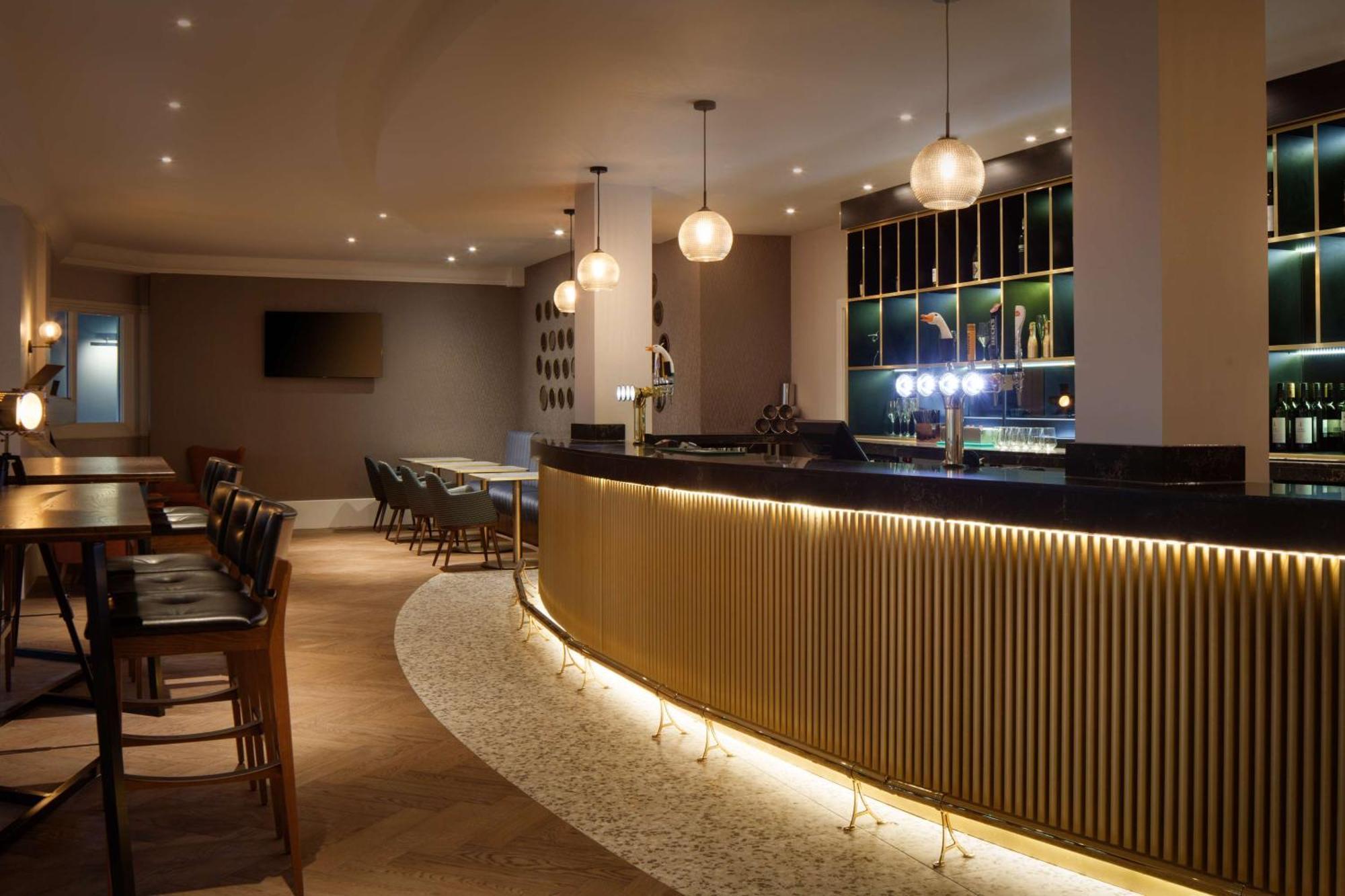Hotel Doubletree By Hilton London Elstree à Borehamwood Extérieur photo