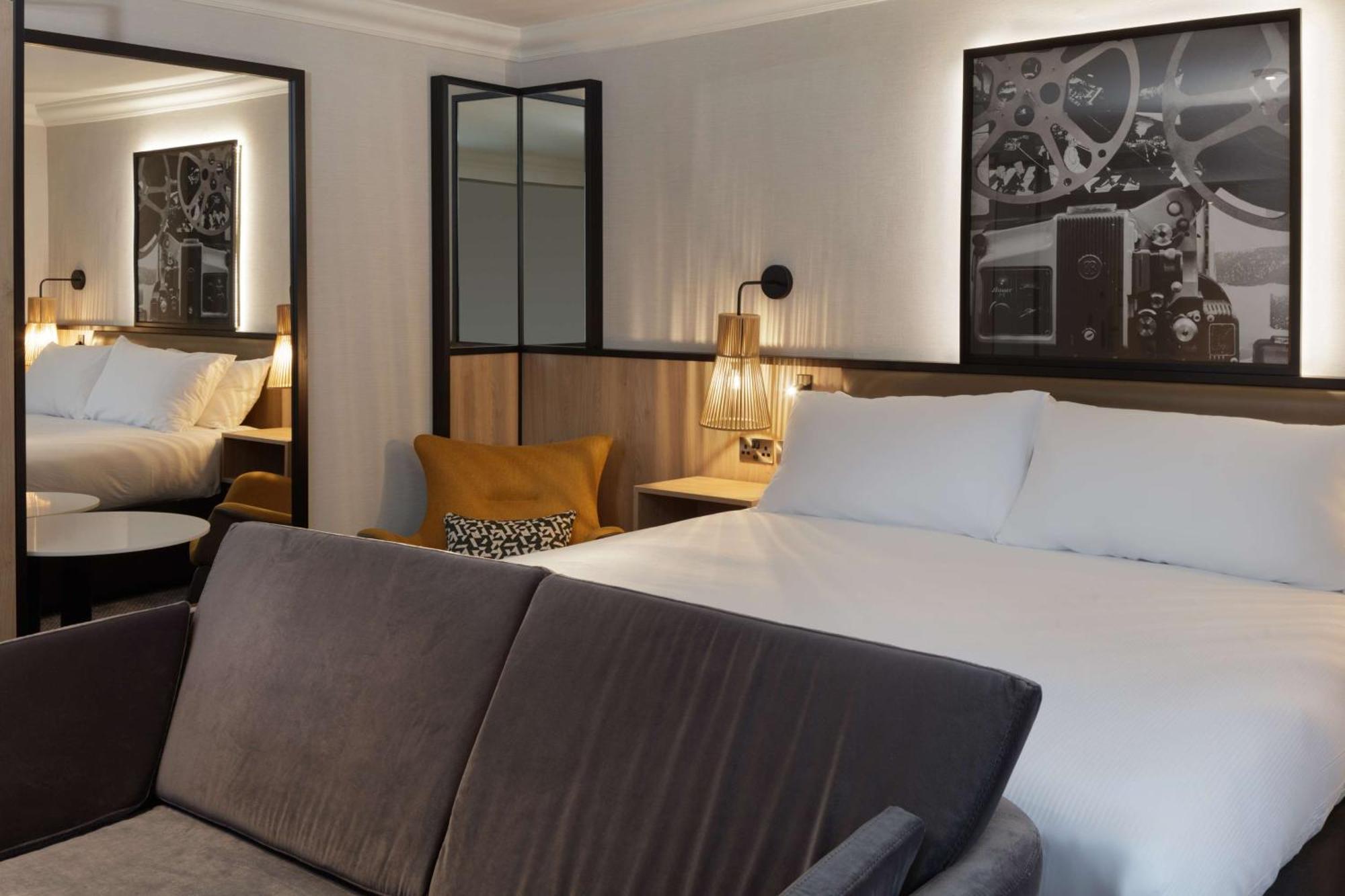 Hotel Doubletree By Hilton London Elstree à Borehamwood Extérieur photo