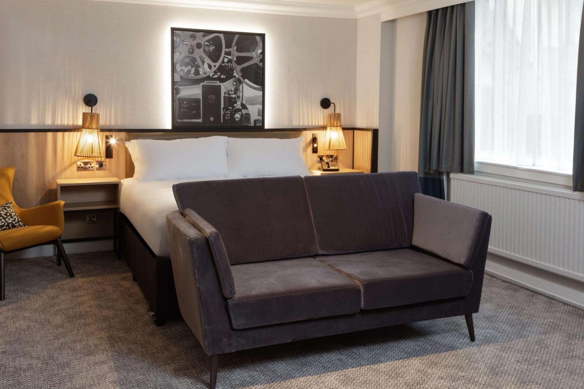 Hotel Doubletree By Hilton London Elstree à Borehamwood Extérieur photo