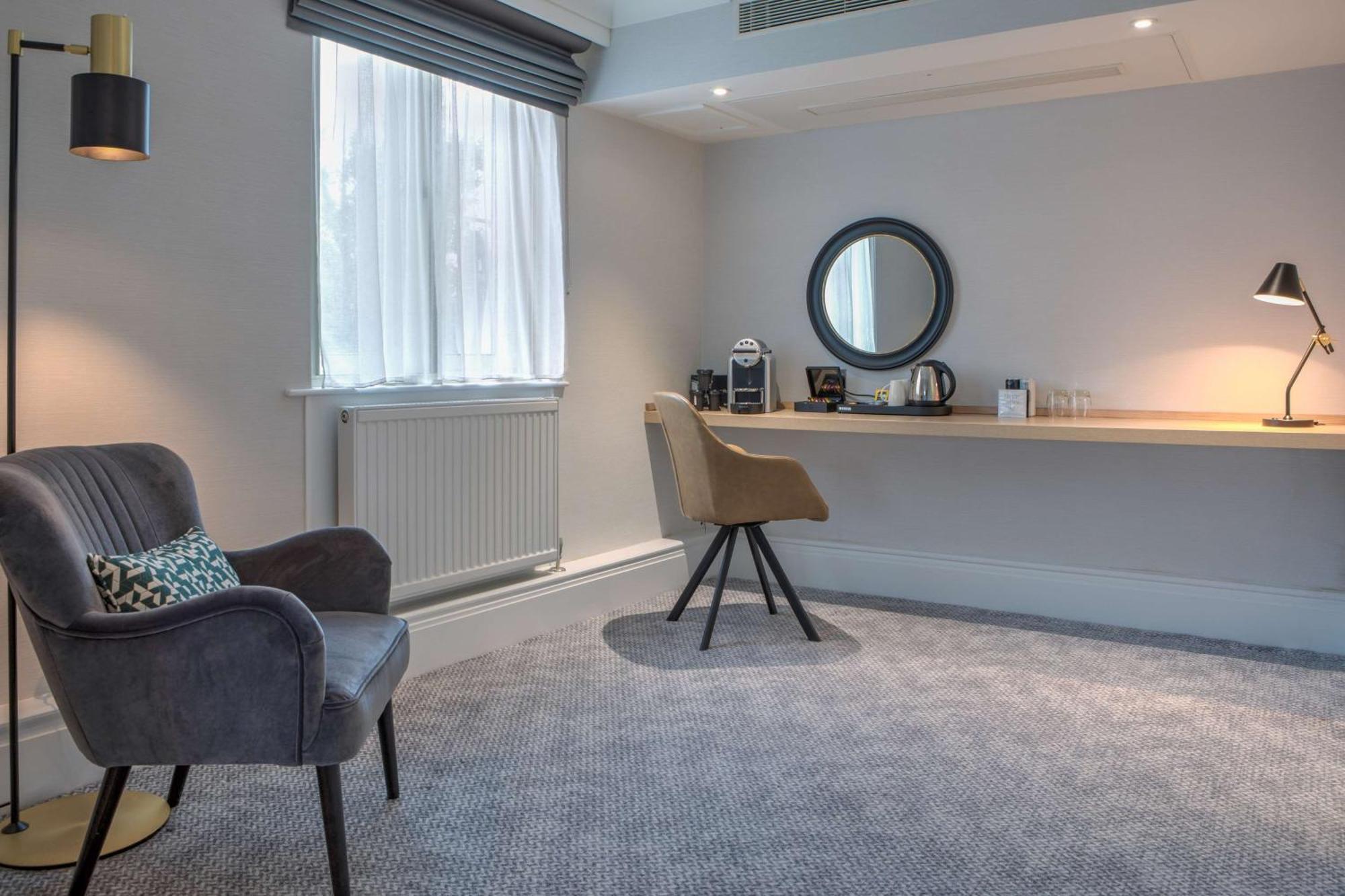 Hotel Doubletree By Hilton London Elstree à Borehamwood Extérieur photo