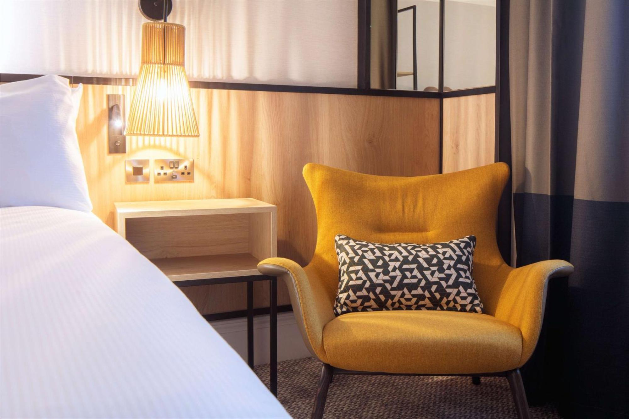 Hotel Doubletree By Hilton London Elstree à Borehamwood Extérieur photo