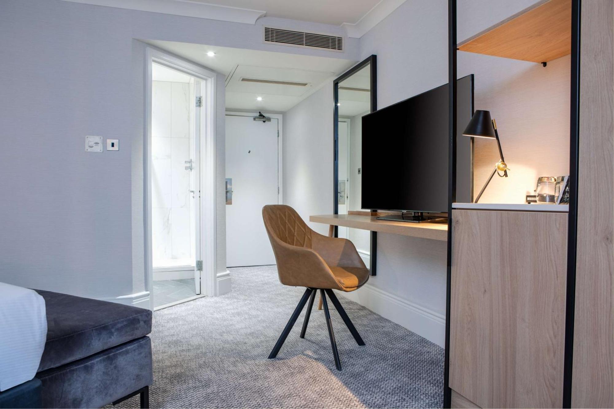 Hotel Doubletree By Hilton London Elstree à Borehamwood Extérieur photo
