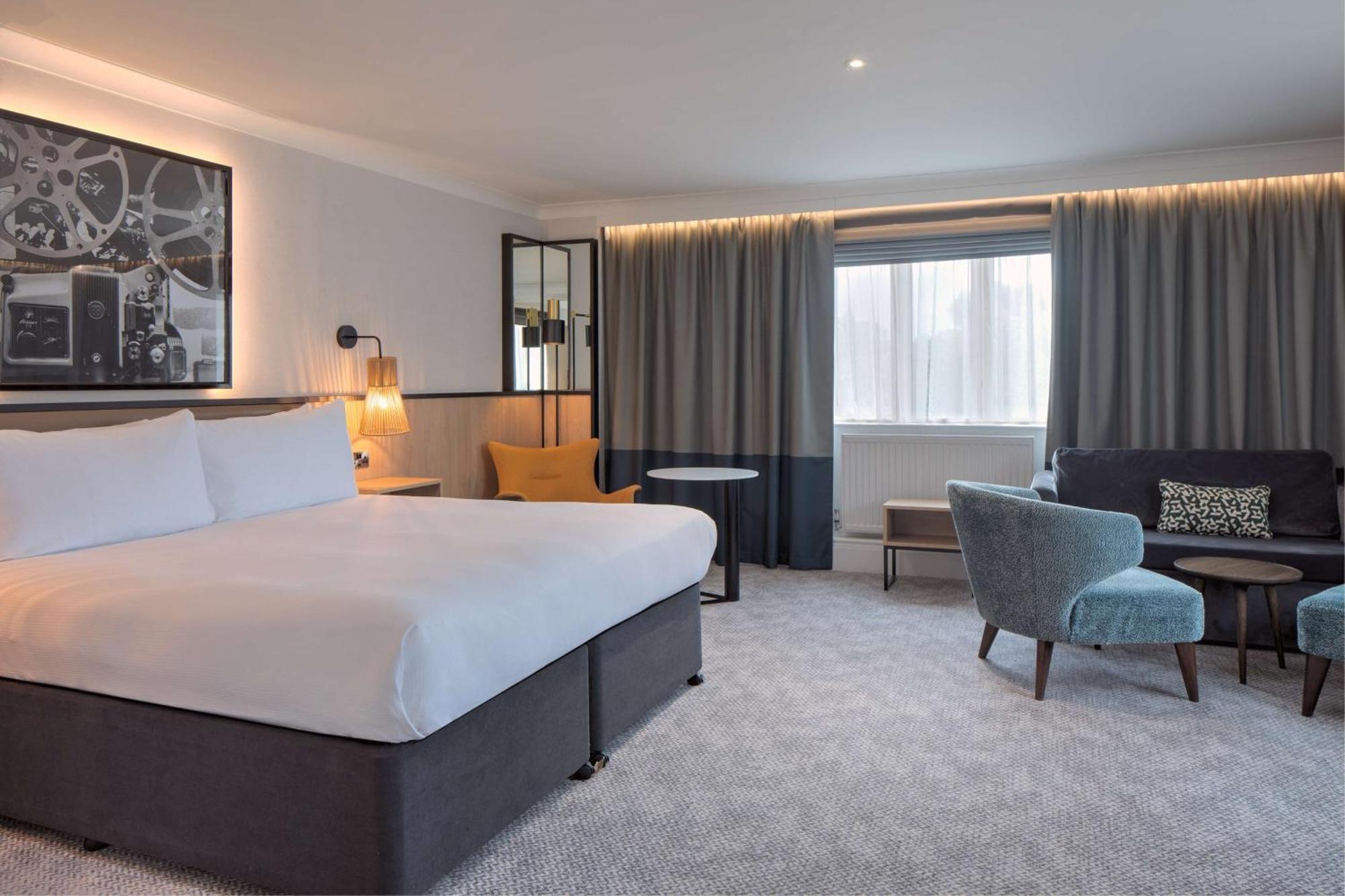 Hotel Doubletree By Hilton London Elstree à Borehamwood Extérieur photo