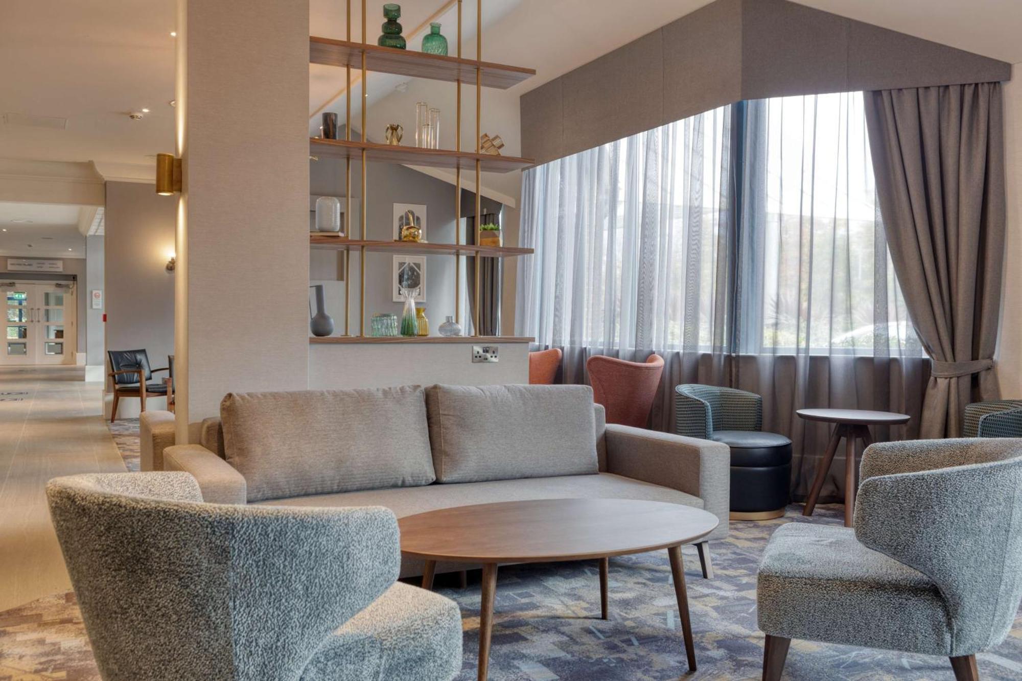 Hotel Doubletree By Hilton London Elstree à Borehamwood Extérieur photo