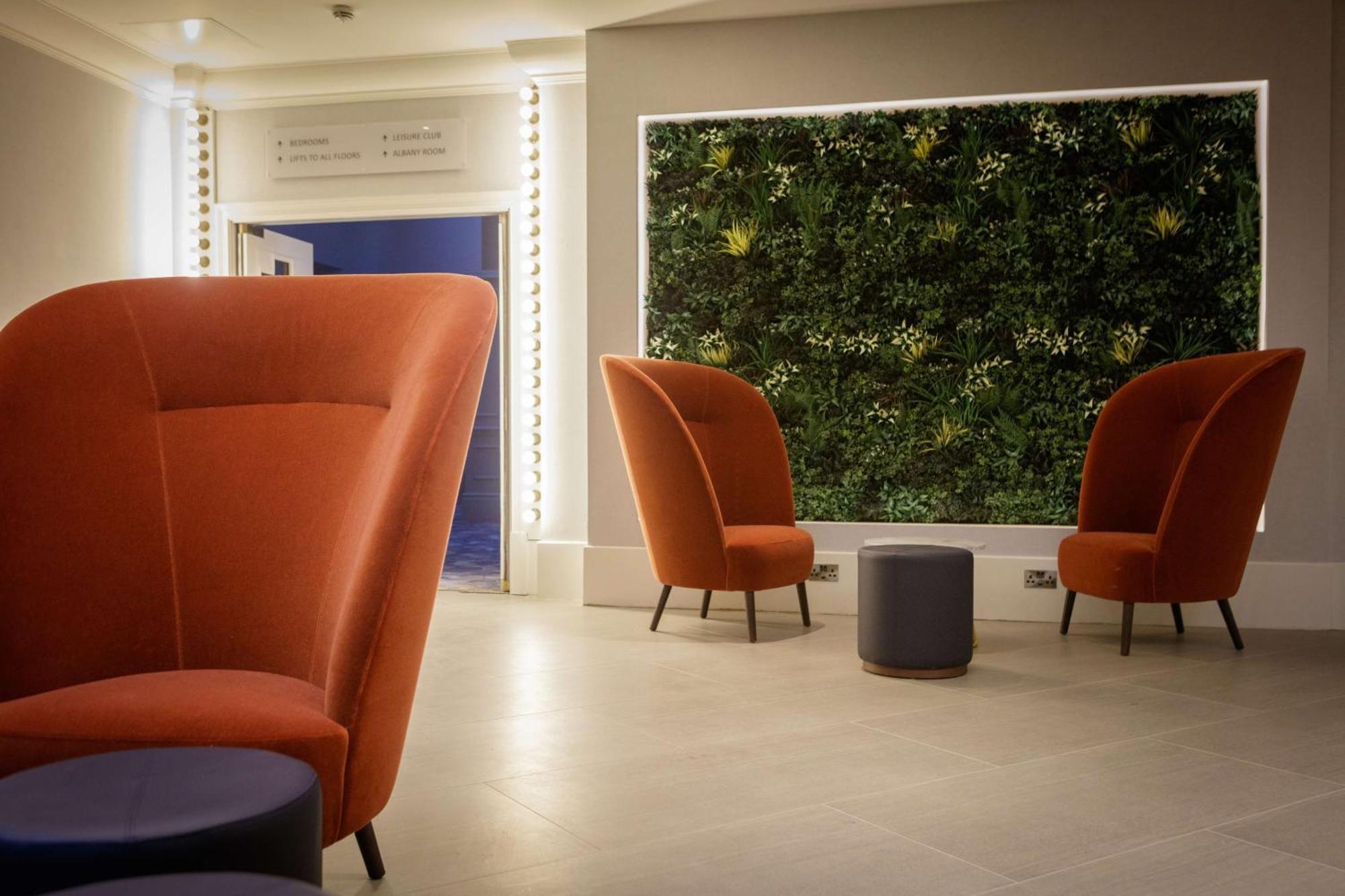 Hotel Doubletree By Hilton London Elstree à Borehamwood Extérieur photo