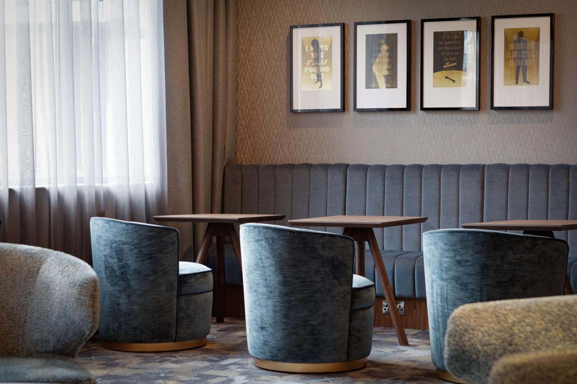 Hotel Doubletree By Hilton London Elstree à Borehamwood Extérieur photo