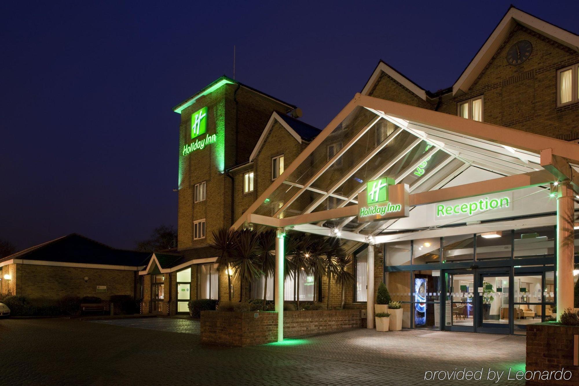 Hotel Doubletree By Hilton London Elstree à Borehamwood Extérieur photo